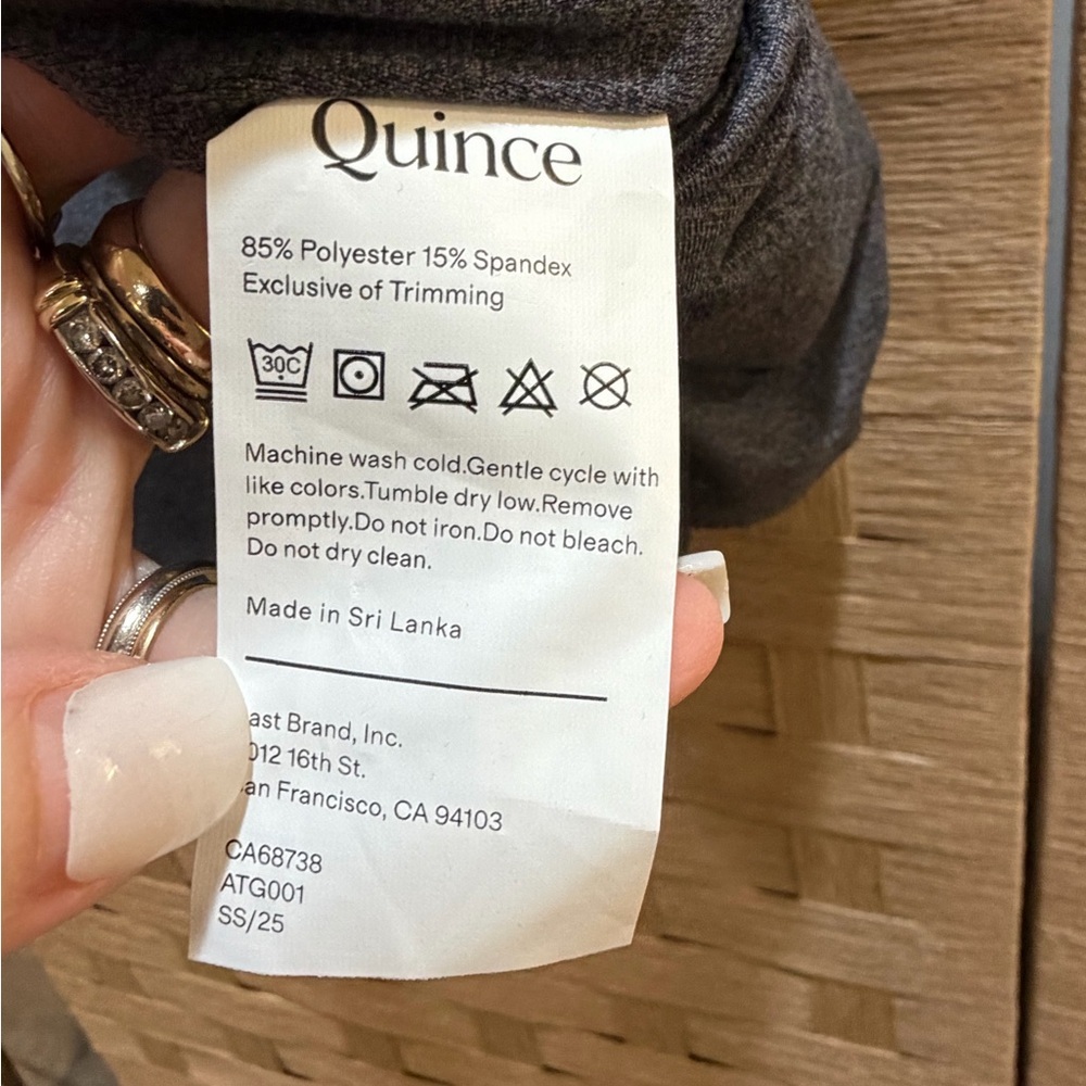 Quince ultra-Soft V-Neck Cropped Tank size Small NWOT - Picture 4 of 5